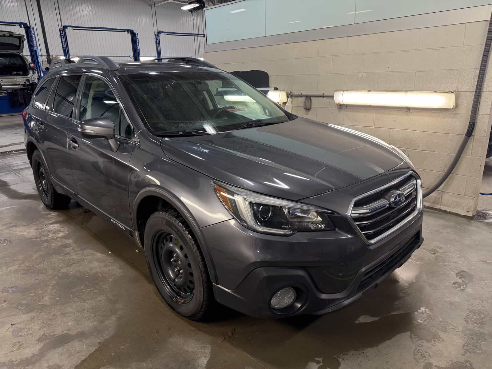 2019 Subaru Outback 2.5i Touring - Image 1