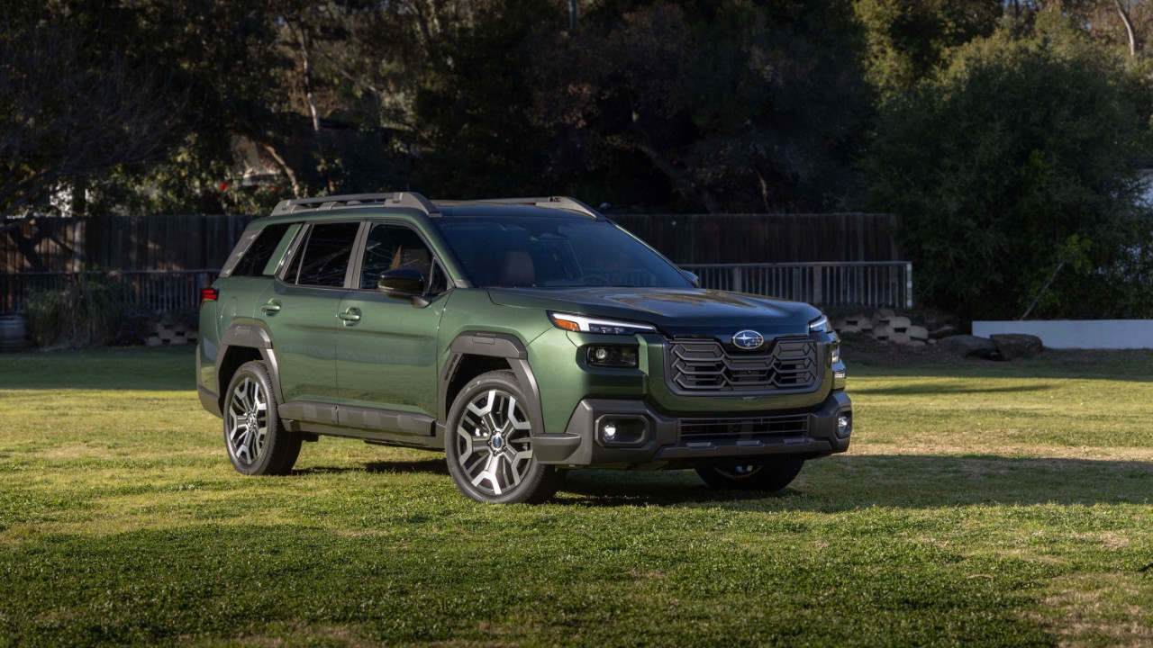 vue latérale avant d'un Subaru Outback 2026
