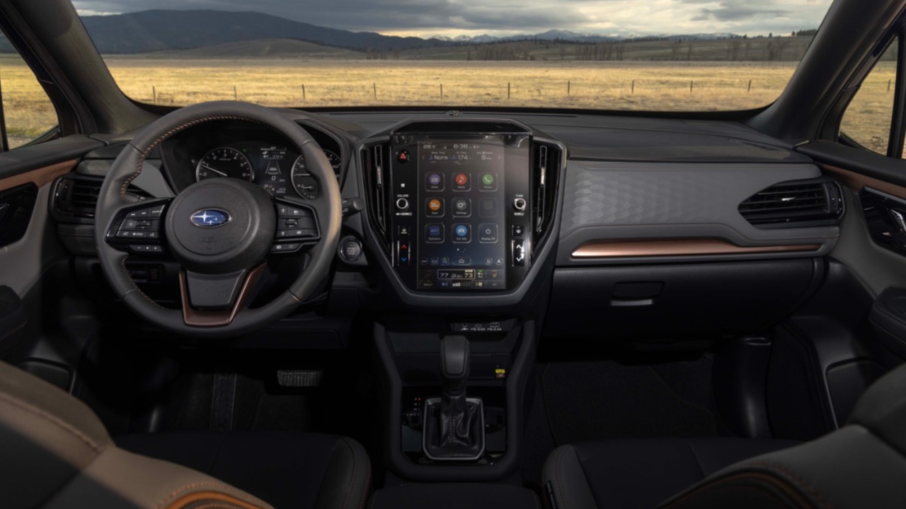 vue de l'habitacle et du tableau de bord d'une Subaru Forester 2025