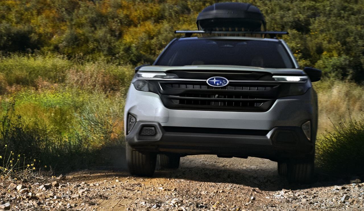 Vue avant du VUS Subaru Forester 2024 hors route.