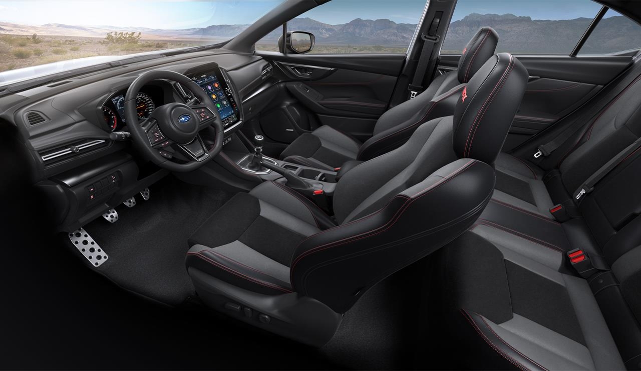 L’intérieur du Subaru WRX avec des sièges rabattables 60/40 de série pour plus d’espace de chargement.