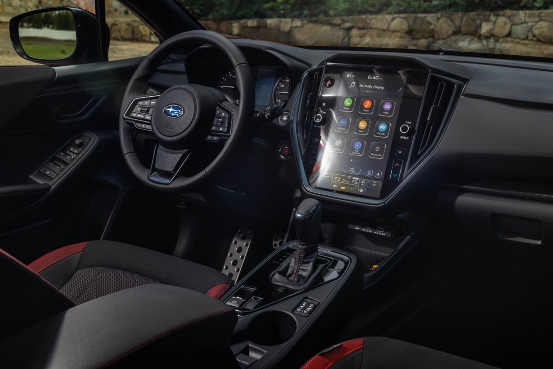Le tableau de bord numérique du Subaru Impreza RS 2024.