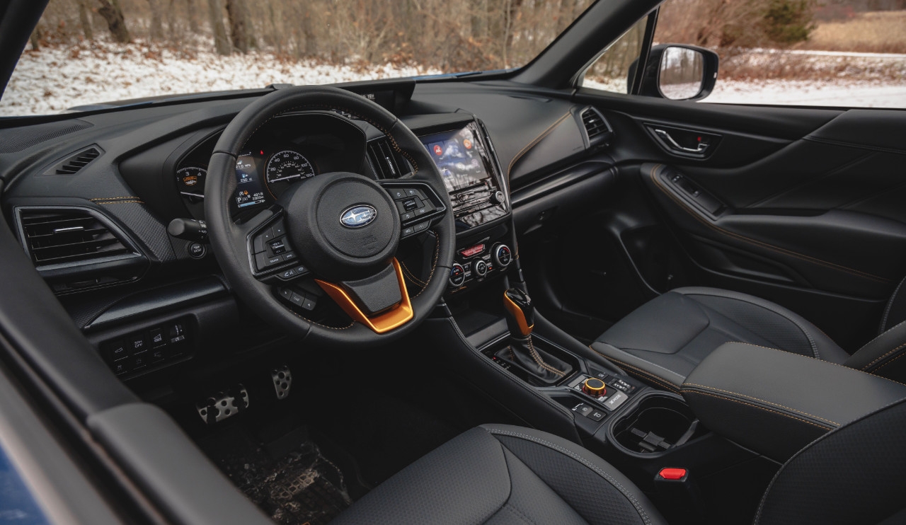 vue de l'habitacle et tableau de bord d'une Subaru Forester 2024