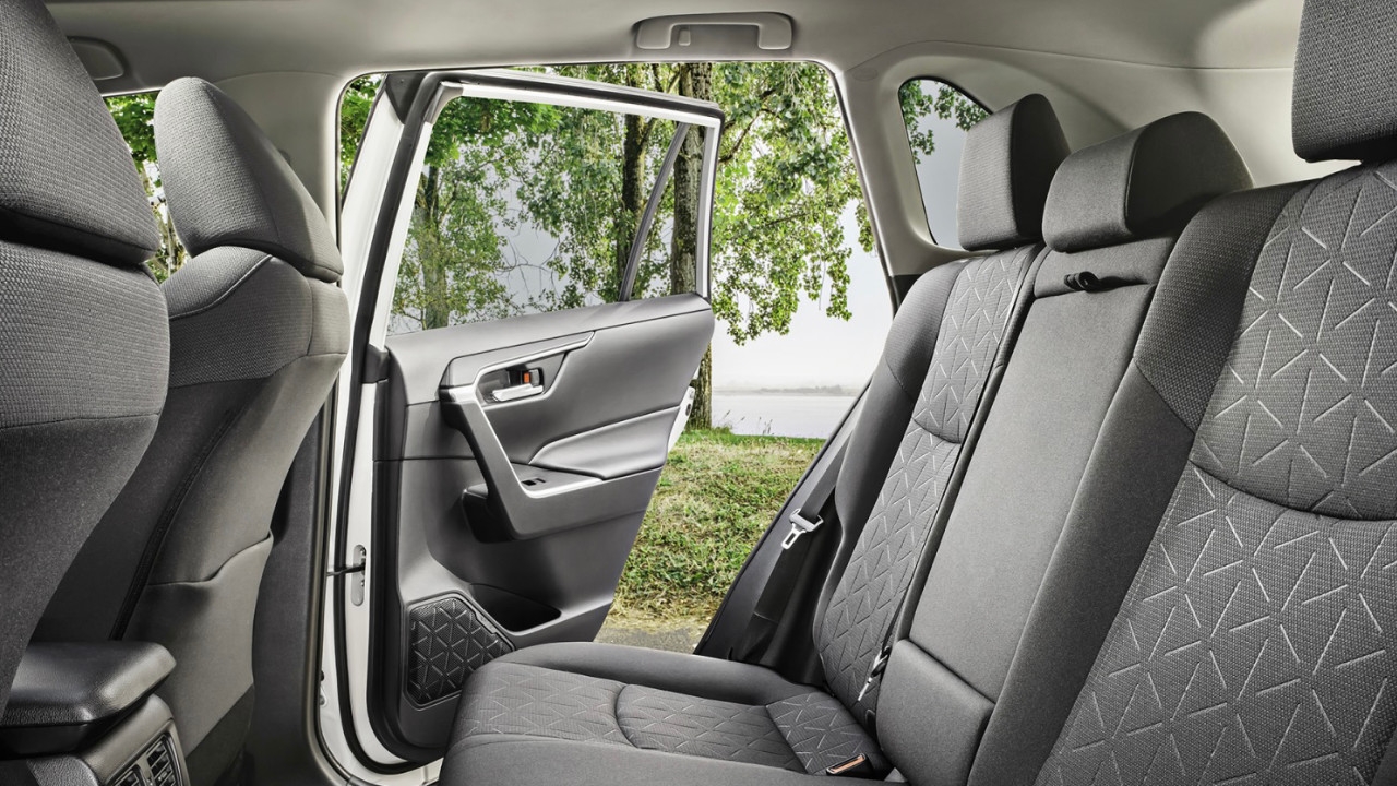 vue de l'habitacle d'une Toyota RAV4 2025