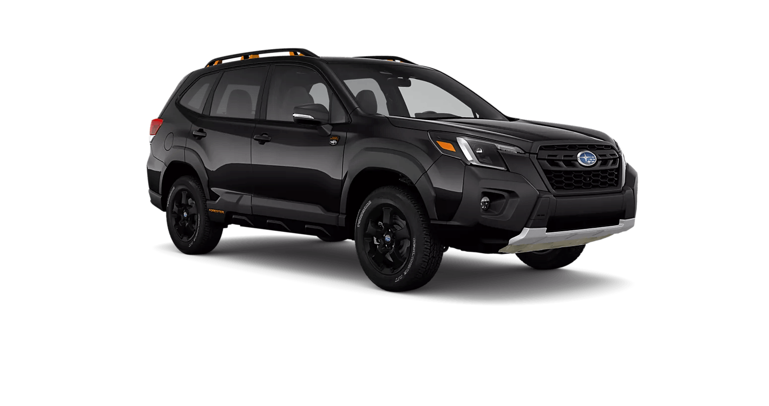 Subaru Forester Wilderness 2025 noir vu de trois quarts avant, affiché sur fond blanc avec accents orange sur le toit.